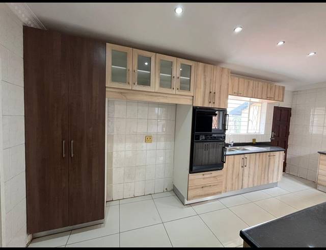 4 bed property to rent in GLENVISTA